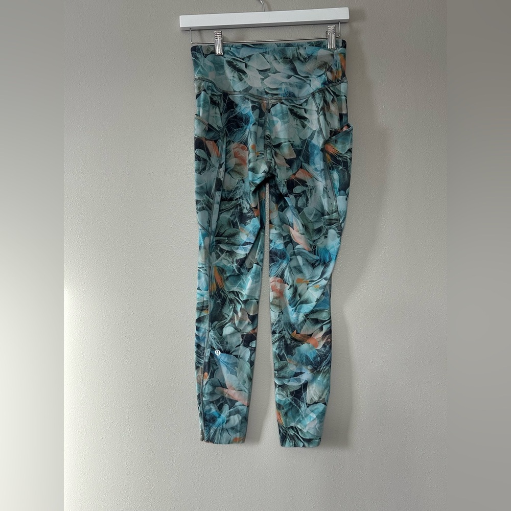 Lululemon Fast and Free High-Rise Tight 25"
7 Pocket Luminescent Floral Multi - Picture 6 of 9
